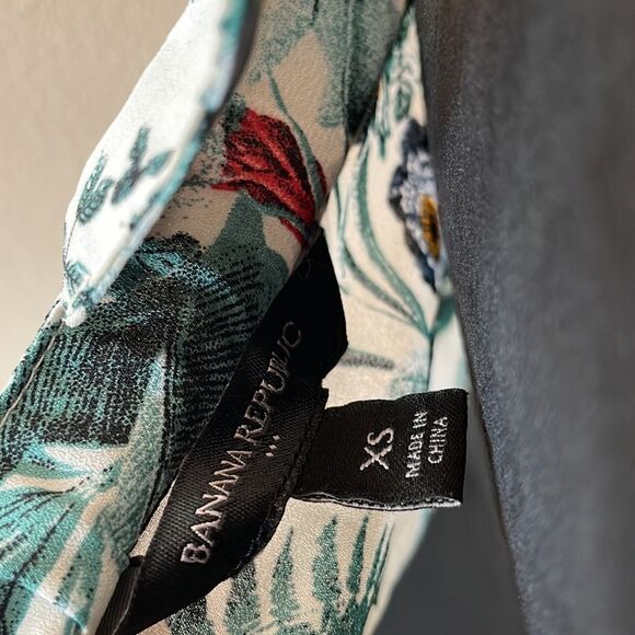 Banana republic floral halter top - Picture 5 of 8